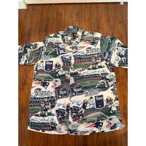 Men's NFL Team Apparel New England Patriots Hawaiian Full Button Shirt SZ M